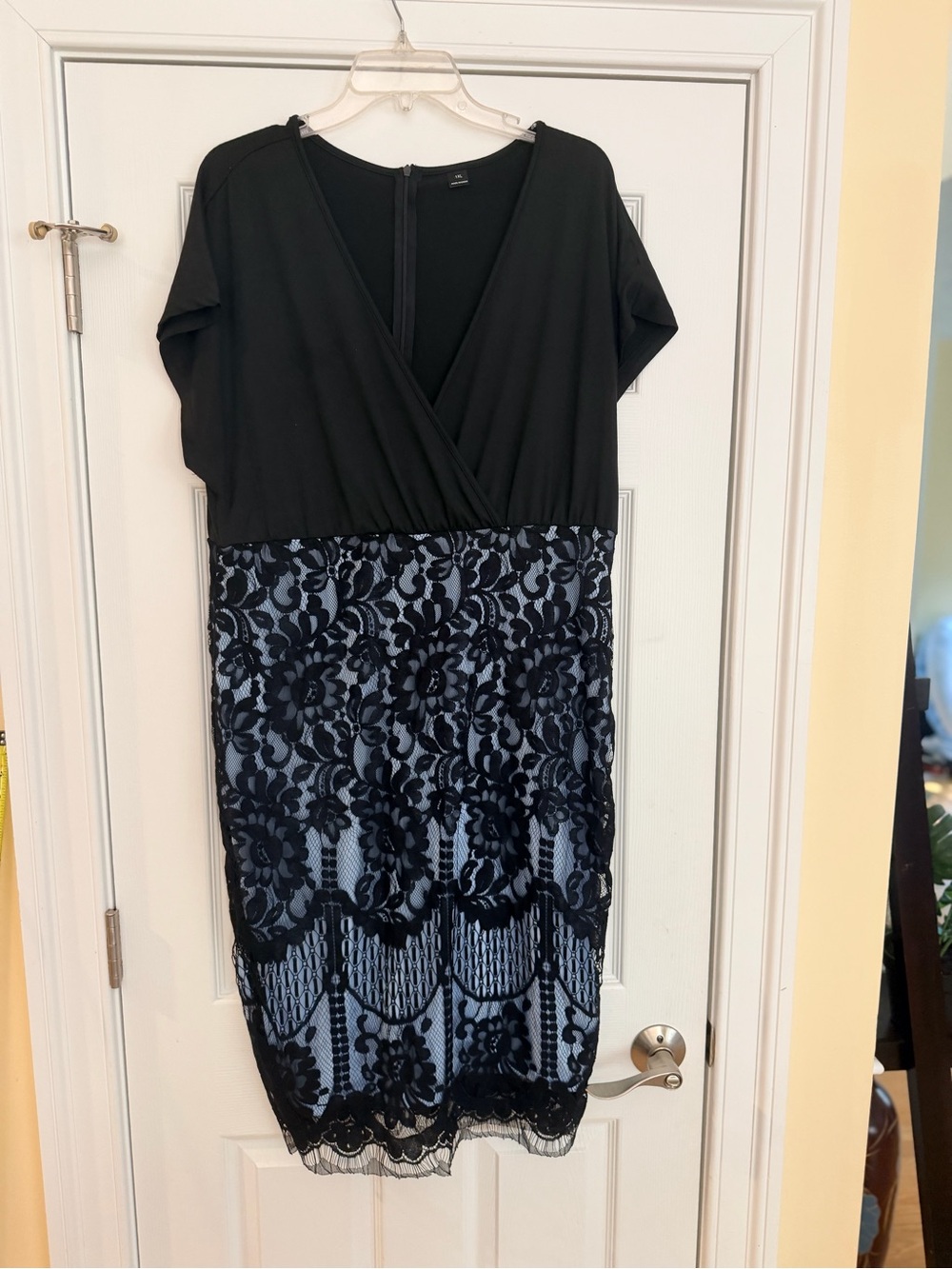 Ladies Size XL "SHEIN@ Black Top Blue-Lined Lace Midi Dress GUC